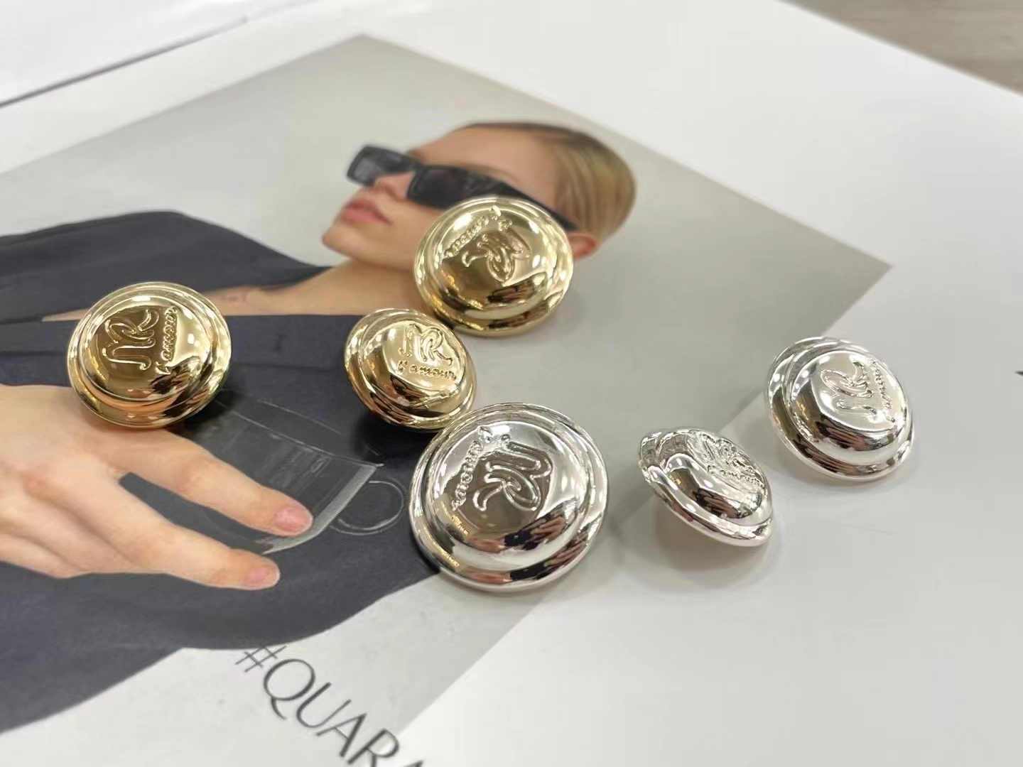 Metal sewing button