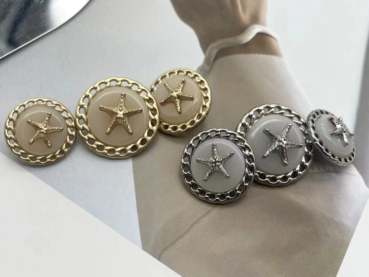 Metal sewing button