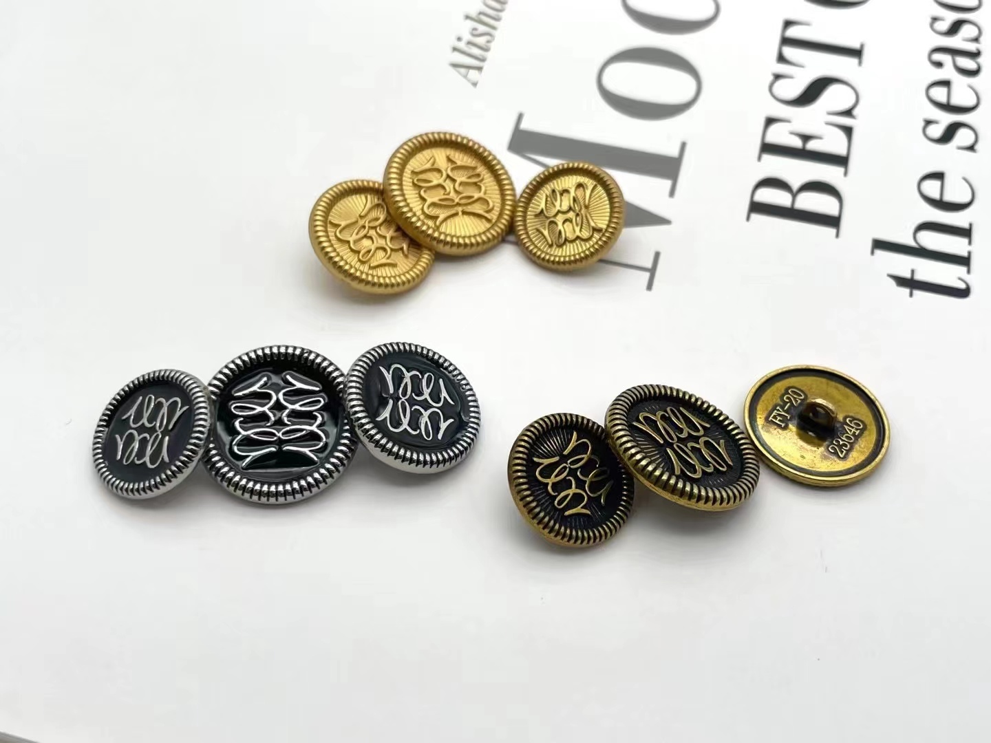 Metal sewing button