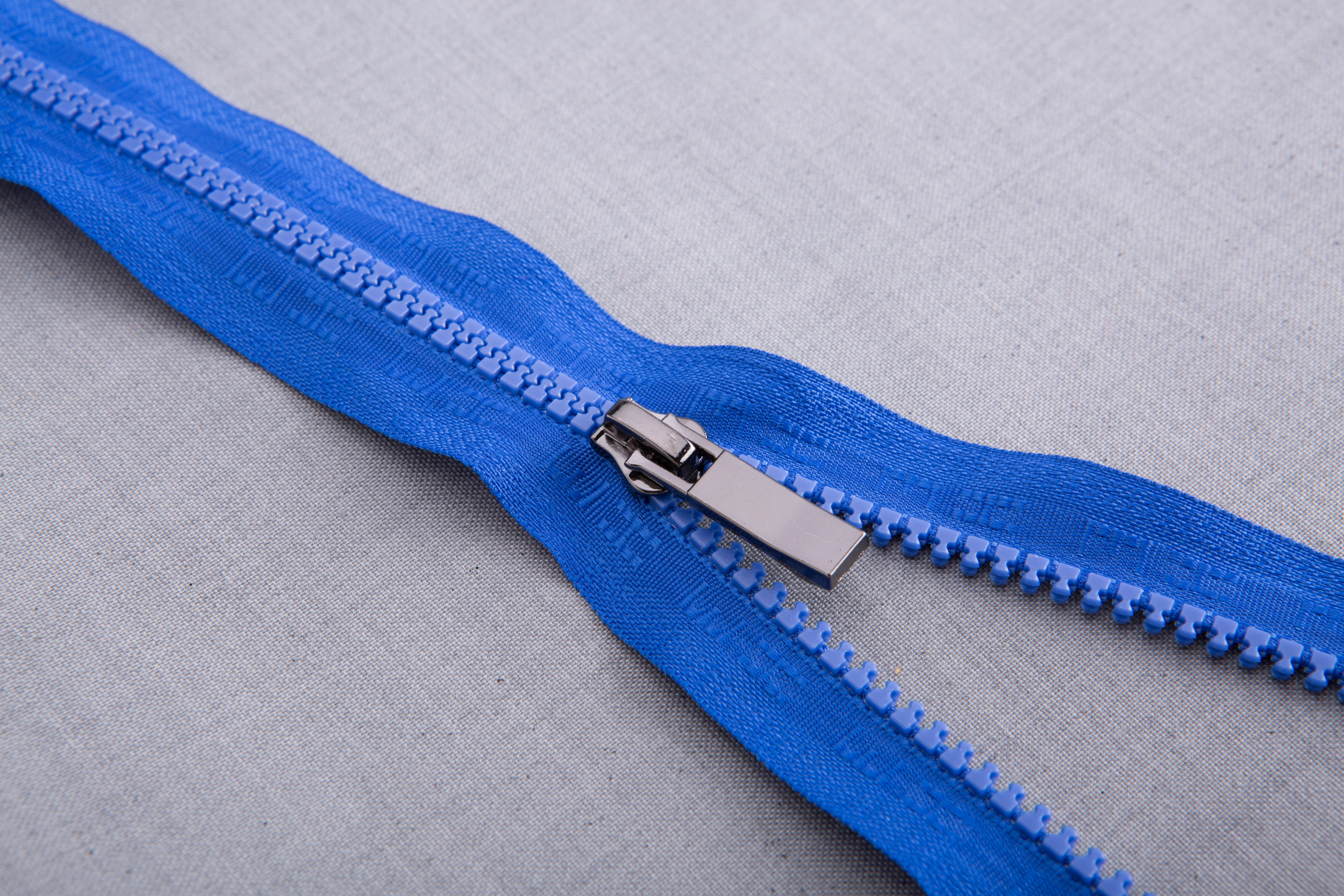 Plastic zipper