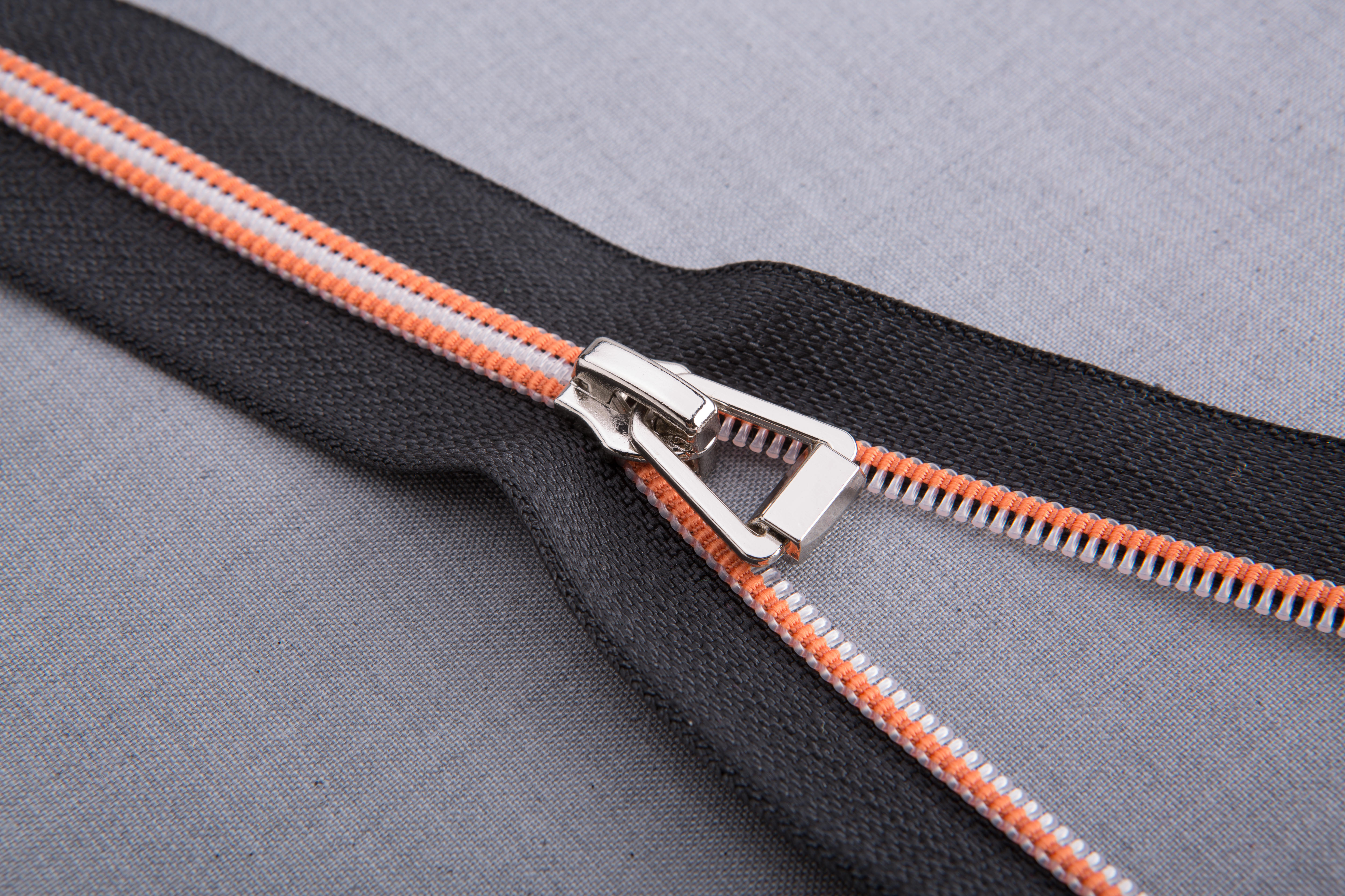 Woven zipper