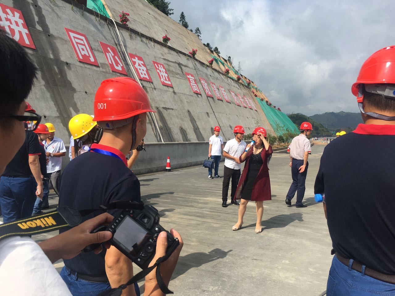 福建省廈蓉擴容9標中國鐵建十六局橋面標準化觀摩會