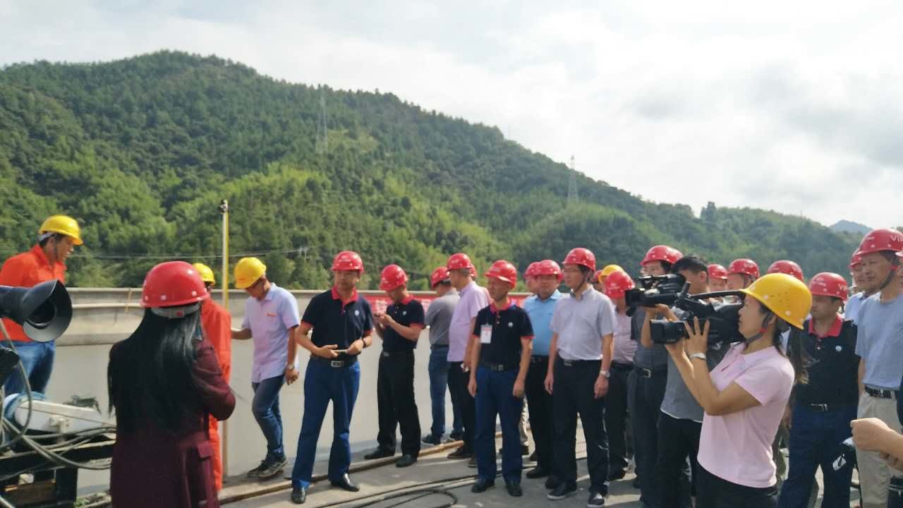 福建省廈蓉擴容9標中國鐵建十六局橋面標準化觀摩會