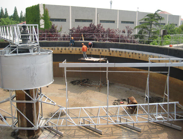 XZXG, XNZS, and XNZ type center-drive sludge scrapers and thickeners