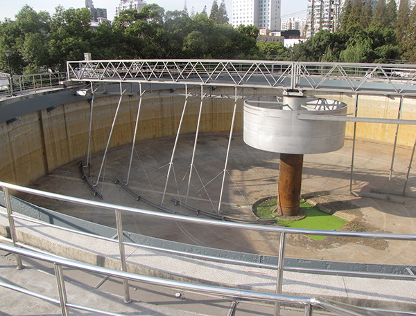 XZBG, XNBS, and XNG peripheral drive sludge scrapers and thickeners