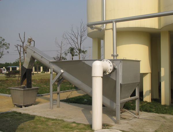 XSF and XLCF type helical sand (coarse particle) water separator