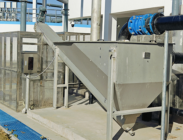 XSF and XLCF type helical sand (coarse particle) water separator