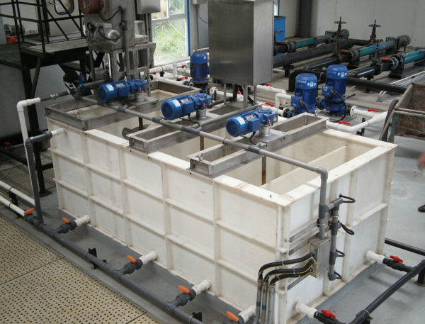 XGTF integrated dissolution and dosing device