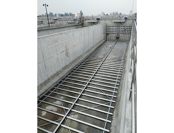 Hydraulic reciprocating scraper