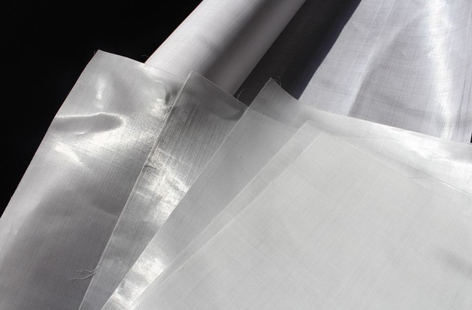 Ultra-high molecular weight polyethylene UD fabric