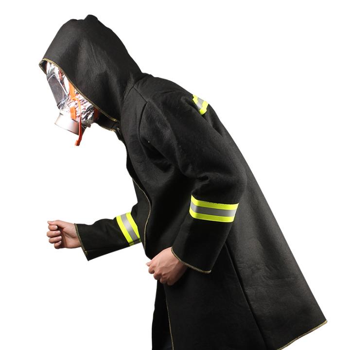 La tela ignífuga se utiliza en la capa interior de los trajes de bomberos para proteger la vida de los bomberos La tela ignífuga se utiliza en la capa interior de los trajes de bomberos para proteger la vida de los bomberos