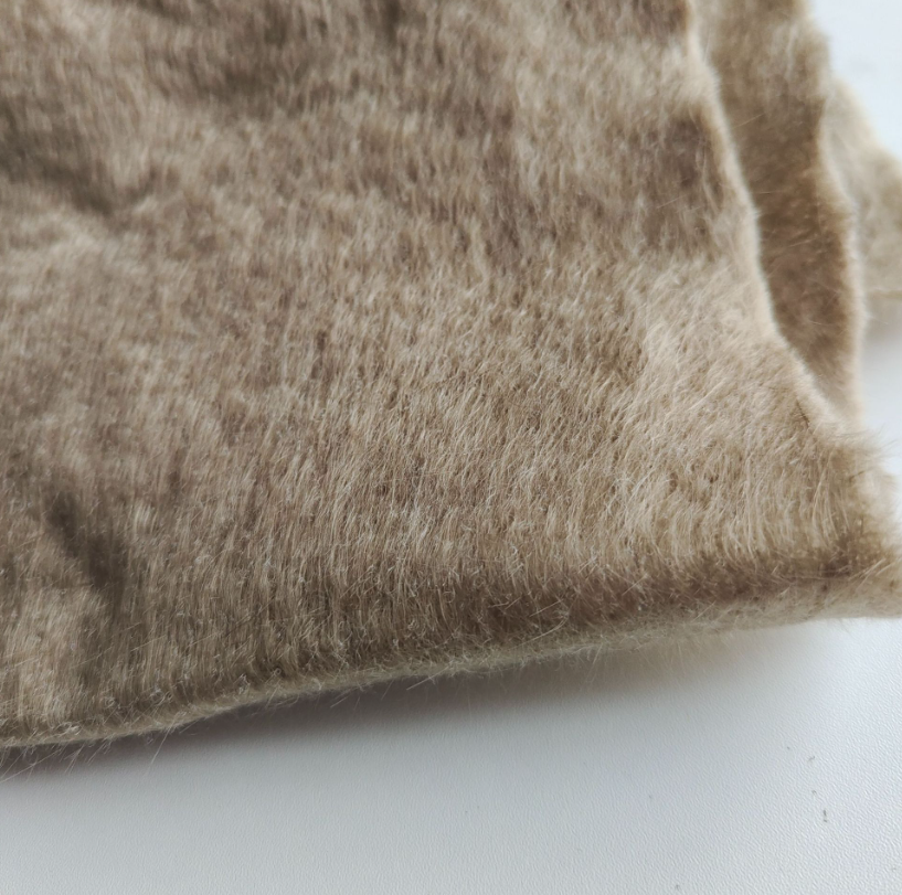 Basalt fiber fabric is used in industrial high-temperature protection to block molten metal splashes Basalt fiber fabric is used in industrial high-temperature protection to block molten metal splashes