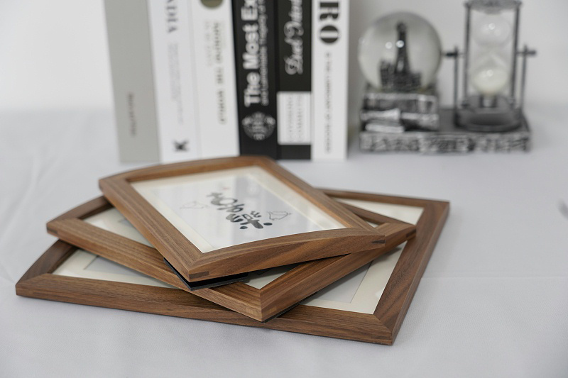 How to care for solid wood picture frames in daily