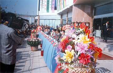 1995年10月28日，購物中心盛大開業(yè)