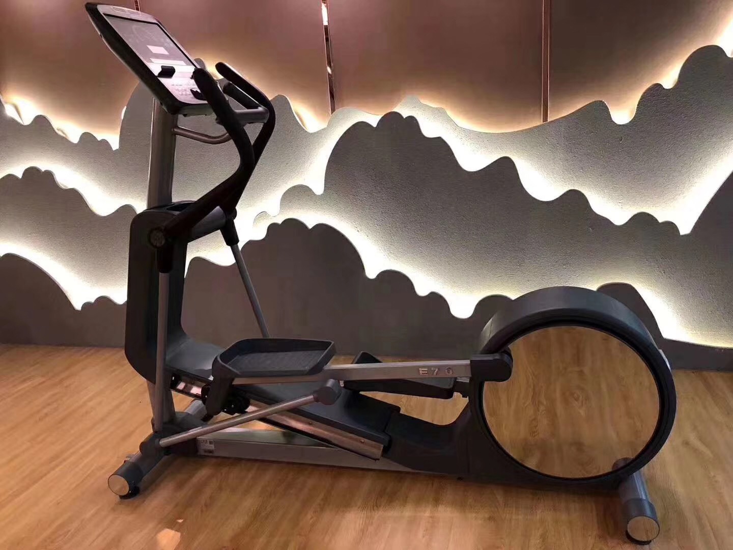 DK-e70 Elliptical Machine 