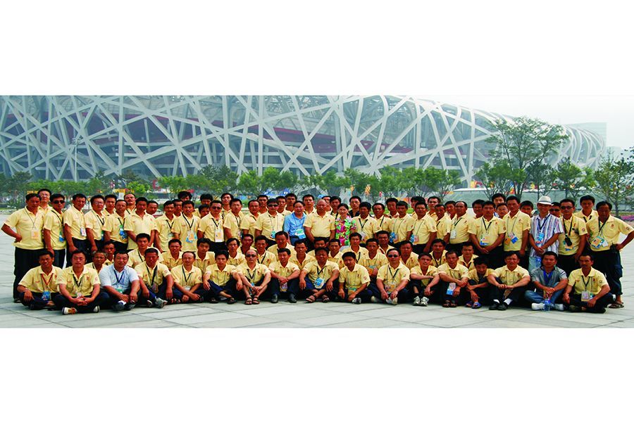 2008年北京燃放队伍鸟巢合影