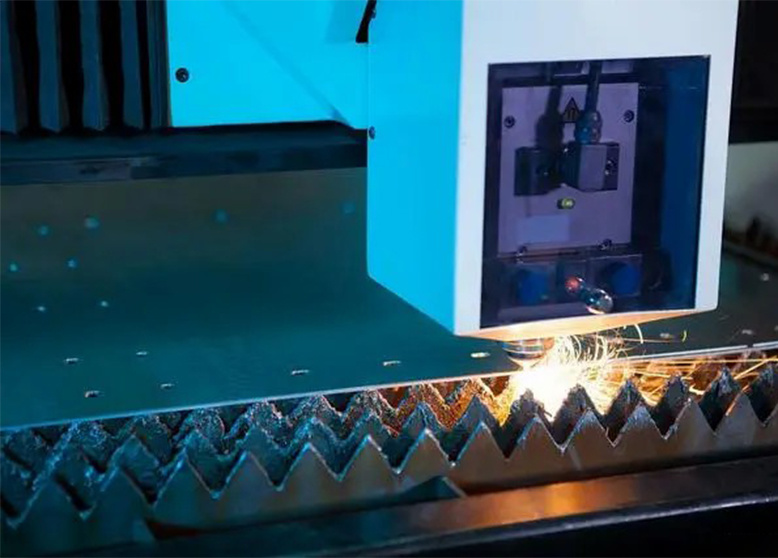Shearing process for sheet metal processing