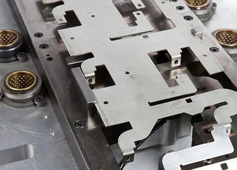 Three classification criteria for the assembly process of sheet metal chassis enclosures