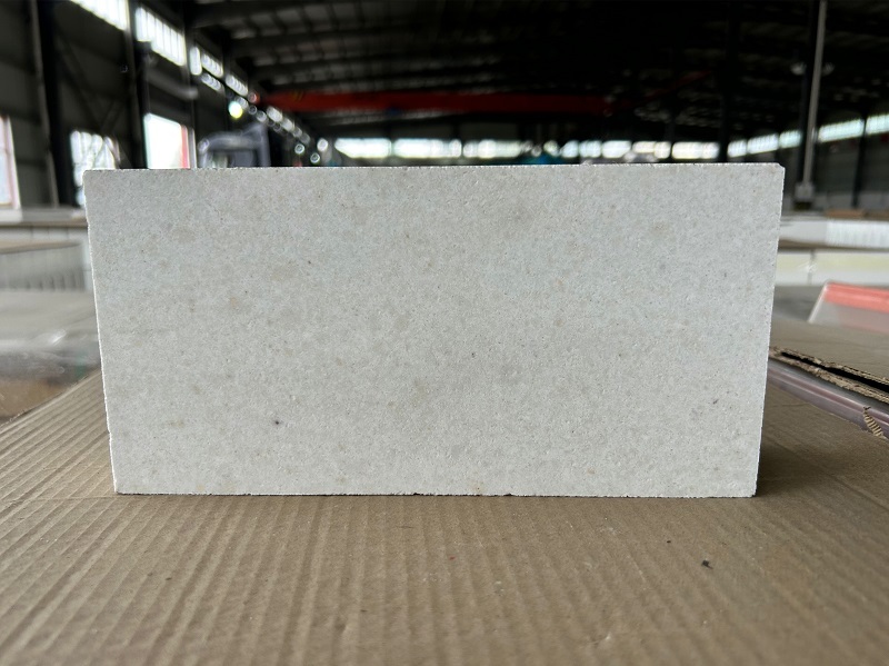 Sintered AZS bricks