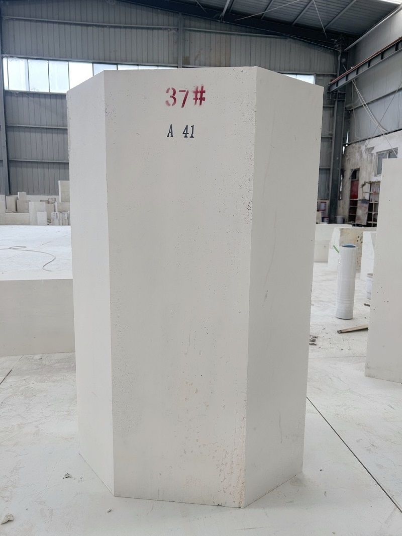 Fused brick AZS37-Y