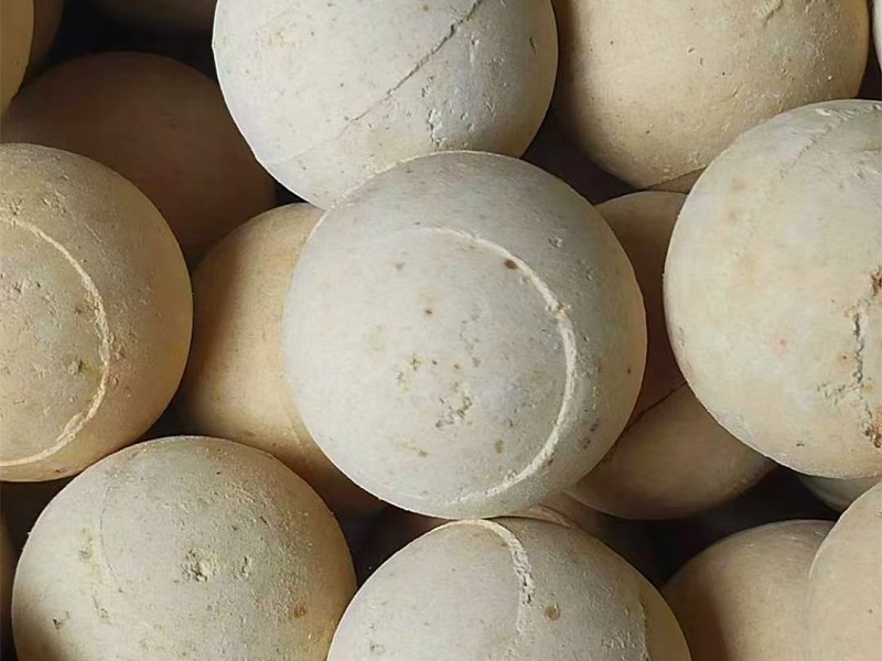 High-performance refractory ball in the cement rotary kiln application effect is remarkable