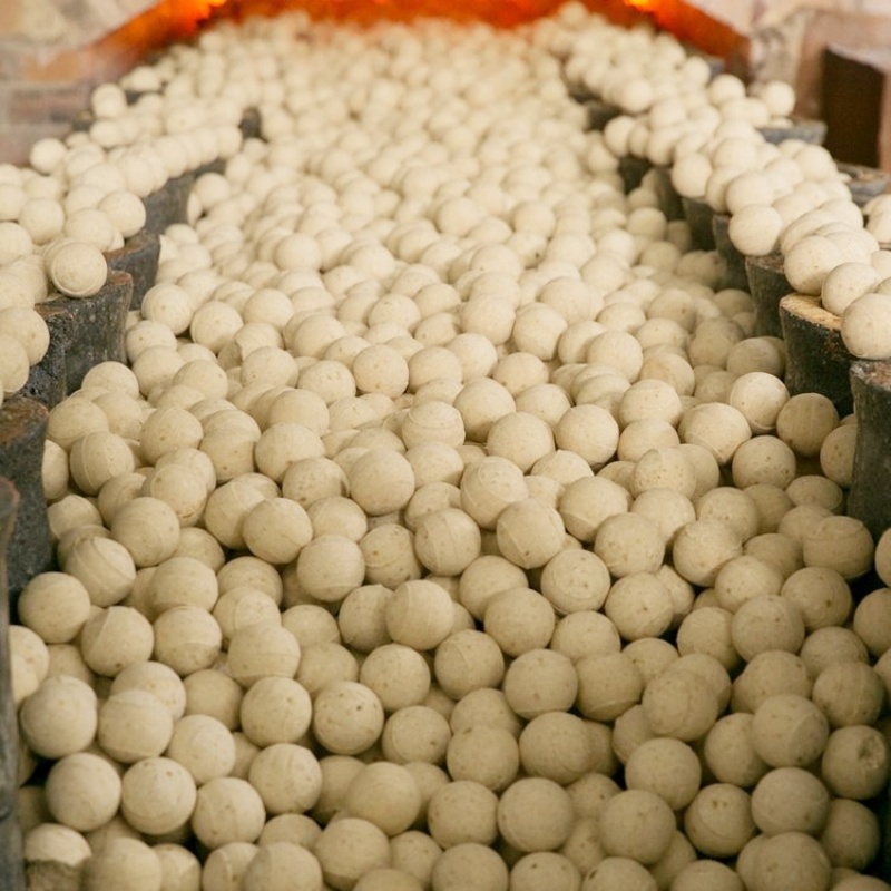 High alumina refractory balls