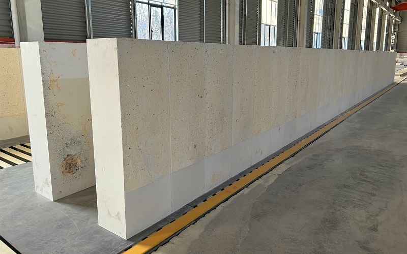 AZS bricks for glass kilns