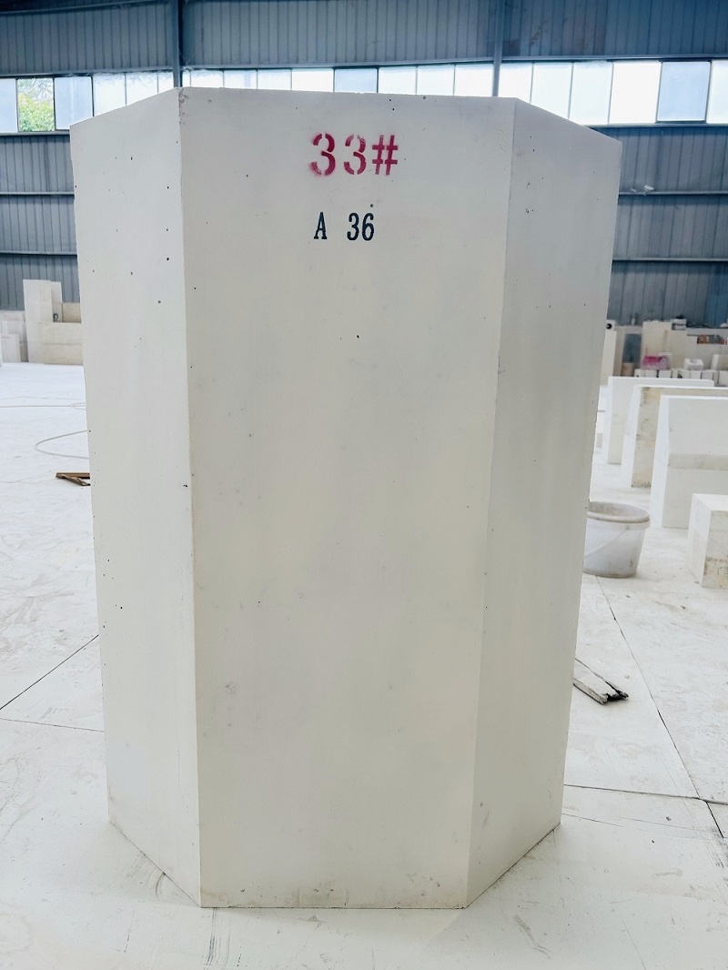 Fused brick AZS33-Y