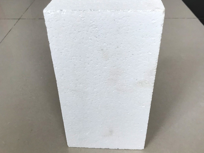 Corundum bricks