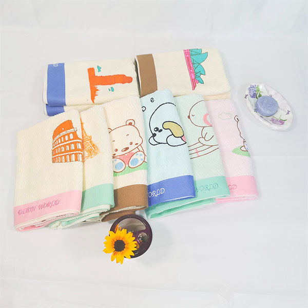 Landmark Style & Bear Pattern Cotton Beach Towel