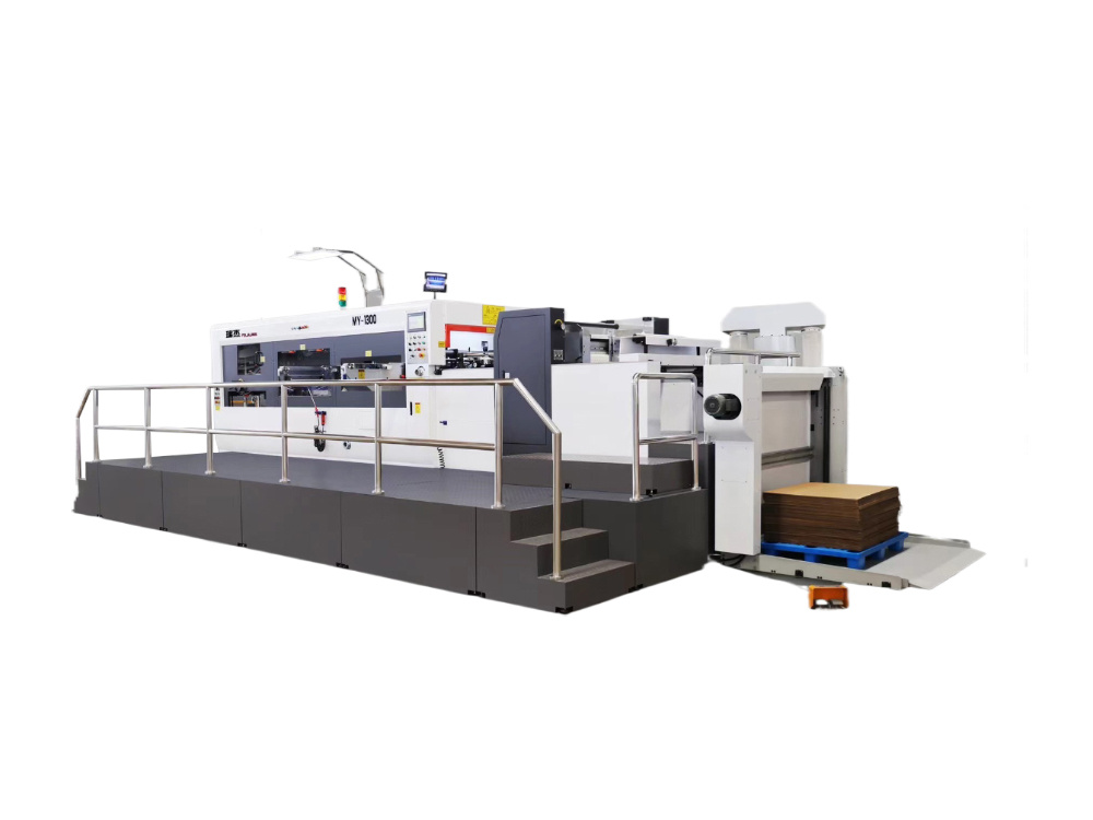 Automatic flat die cutting machine