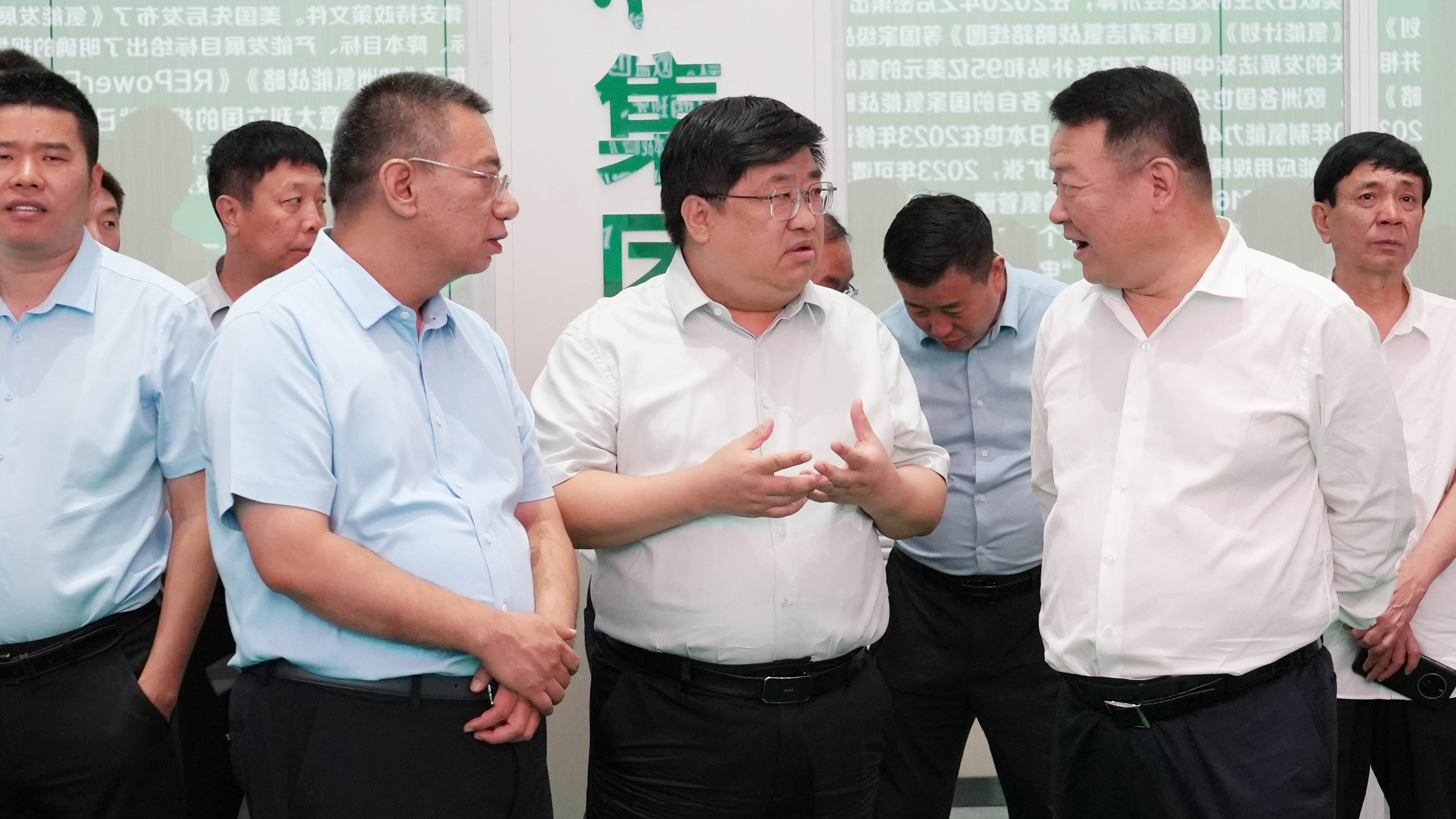 沁源縣黨政考察團(tuán)觀摩調(diào)研鵬飛