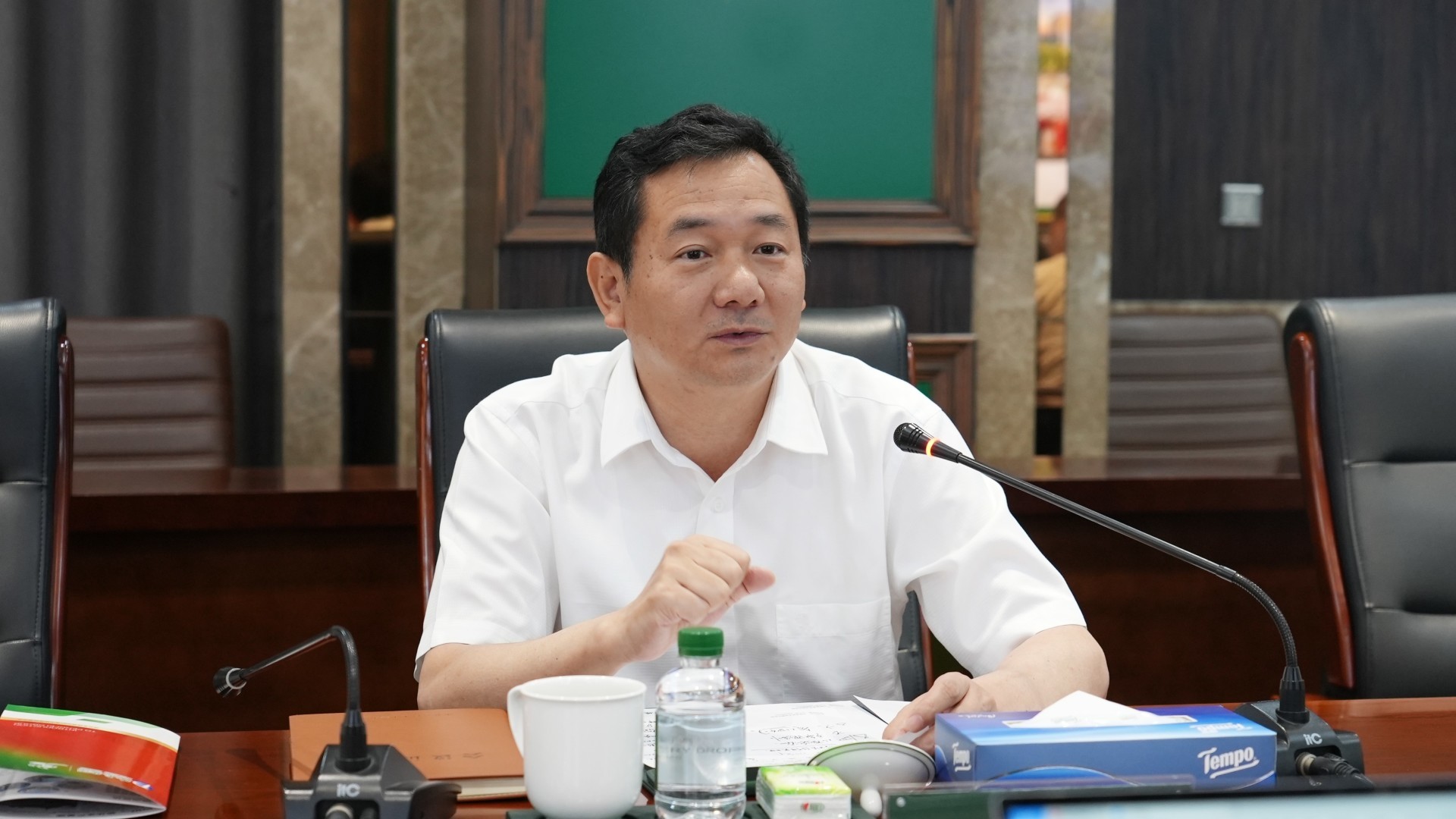盤州市委書記楊引明帶隊(duì)前來鵬飛交流座談