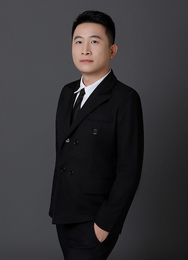 Yunjun Huang