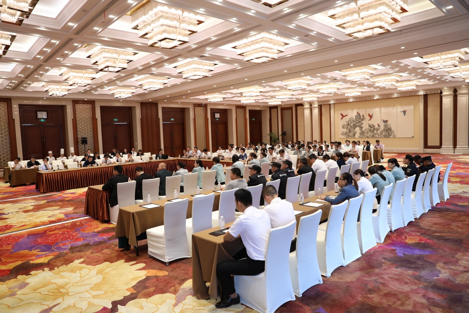 南京东郊国宾馆召开2019上半年服务质量分析座谈会