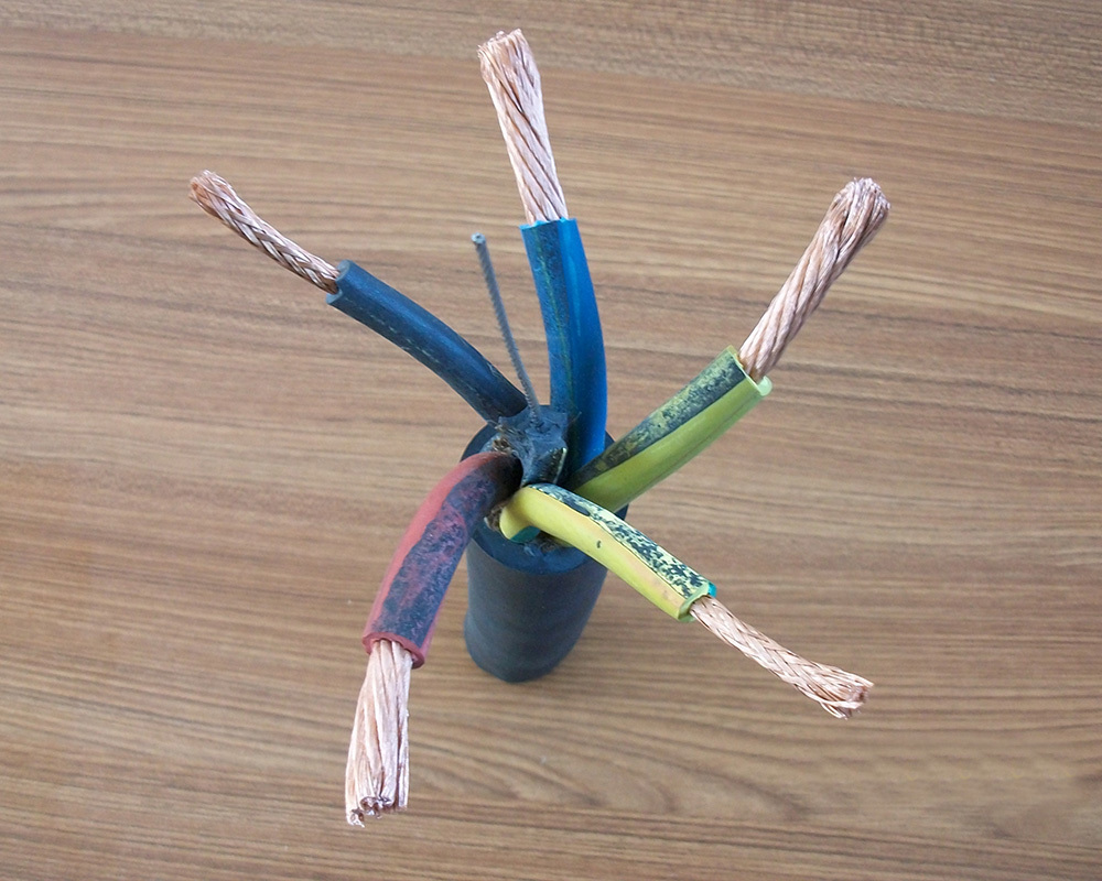 Rubber sheathed flexible cable for coal mine