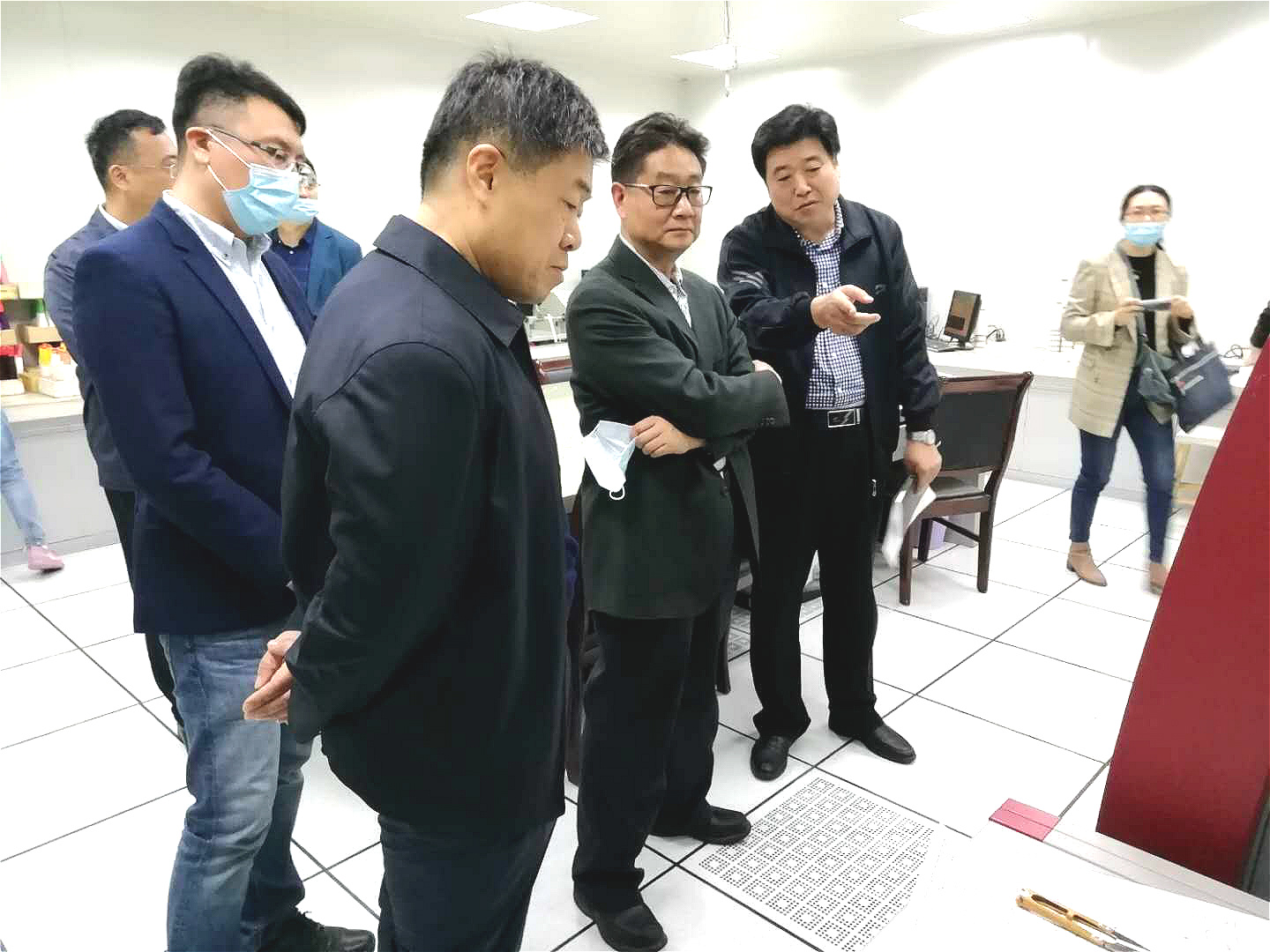 Leaders of the Provincial Council for the Promotion of International Trade visited Hongye Group for investigation and investigation.