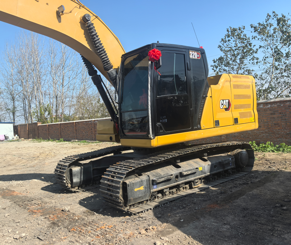 حفارة مستعملة CATERPILLAR 320GC