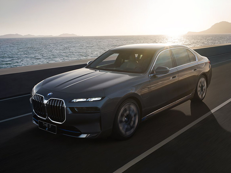 BMW i7