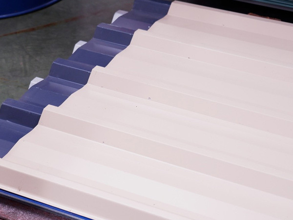 Comparison between aluminum-magnesium manganese alloy roof panel and color steel plate