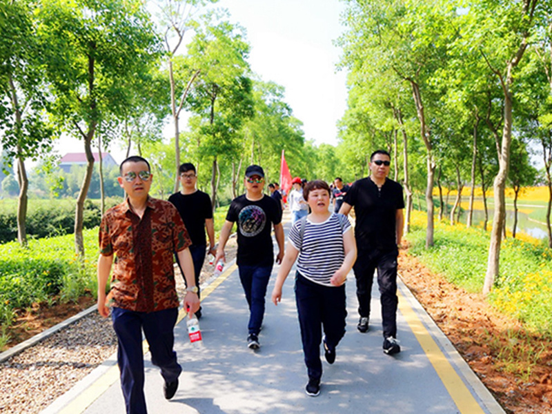 Ping An Medical Equipment Staff Walking and Fun Games