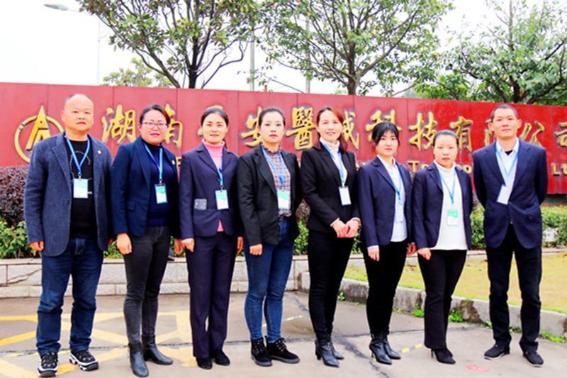 Women bear the heavy responsibility of safe exhibition wind flow
