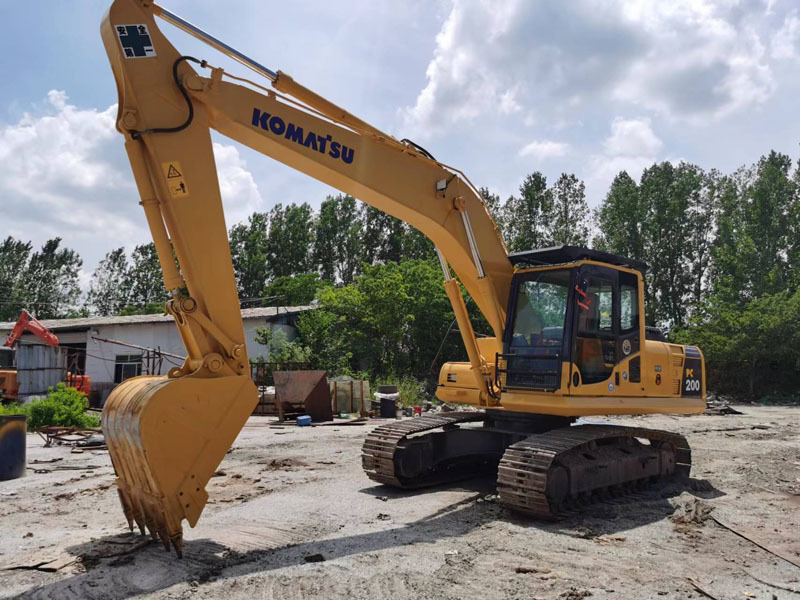 Komatsu PC200-8