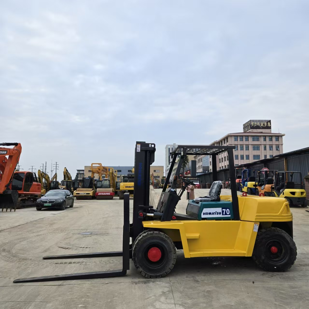 Original Japan Used Forklift KOMATSU FD70 on Sale with Low Working Hours Secondhand Forklift Komatsu FD70