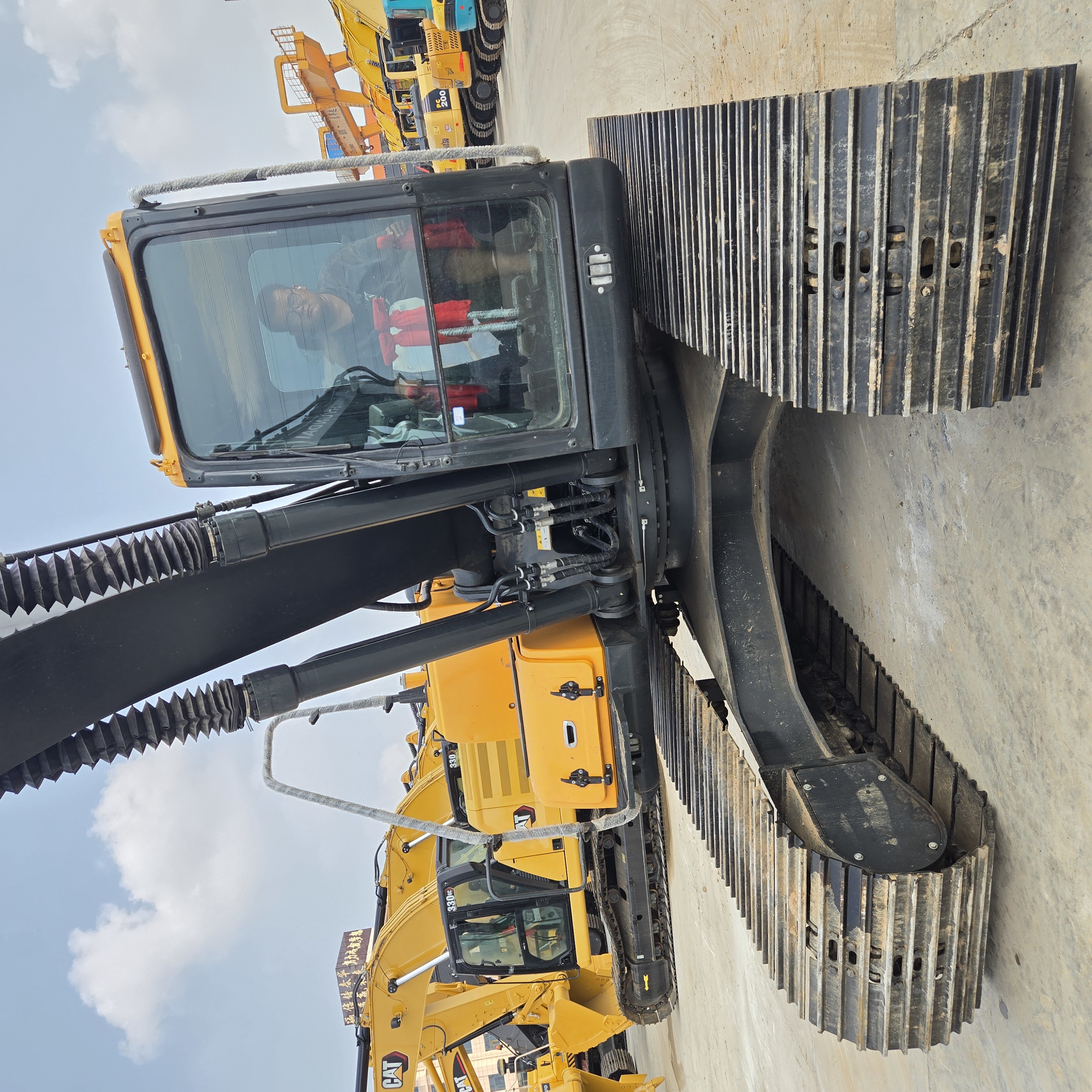Used Hyundai R220 R210 R215 R225 excavator good quality Korea Hyundai220-9s 225-9 excavator 99% new Hyundai 220 excavator