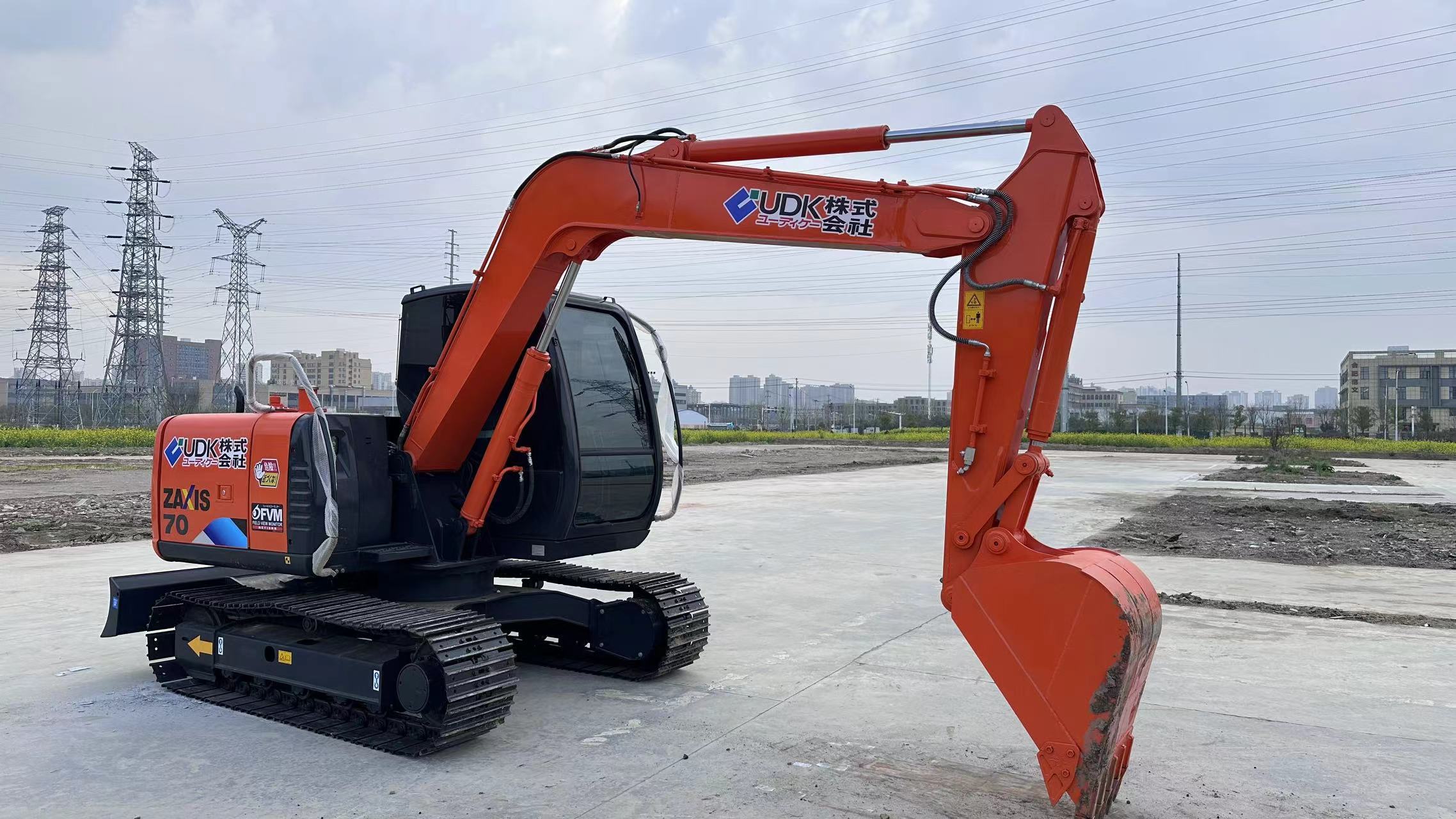 Used Hitachi ZX70 Mini Excavator 7 Ton Operating Weight Bucket Crawler Excavator with Yanmar Engine and Pump Core Components