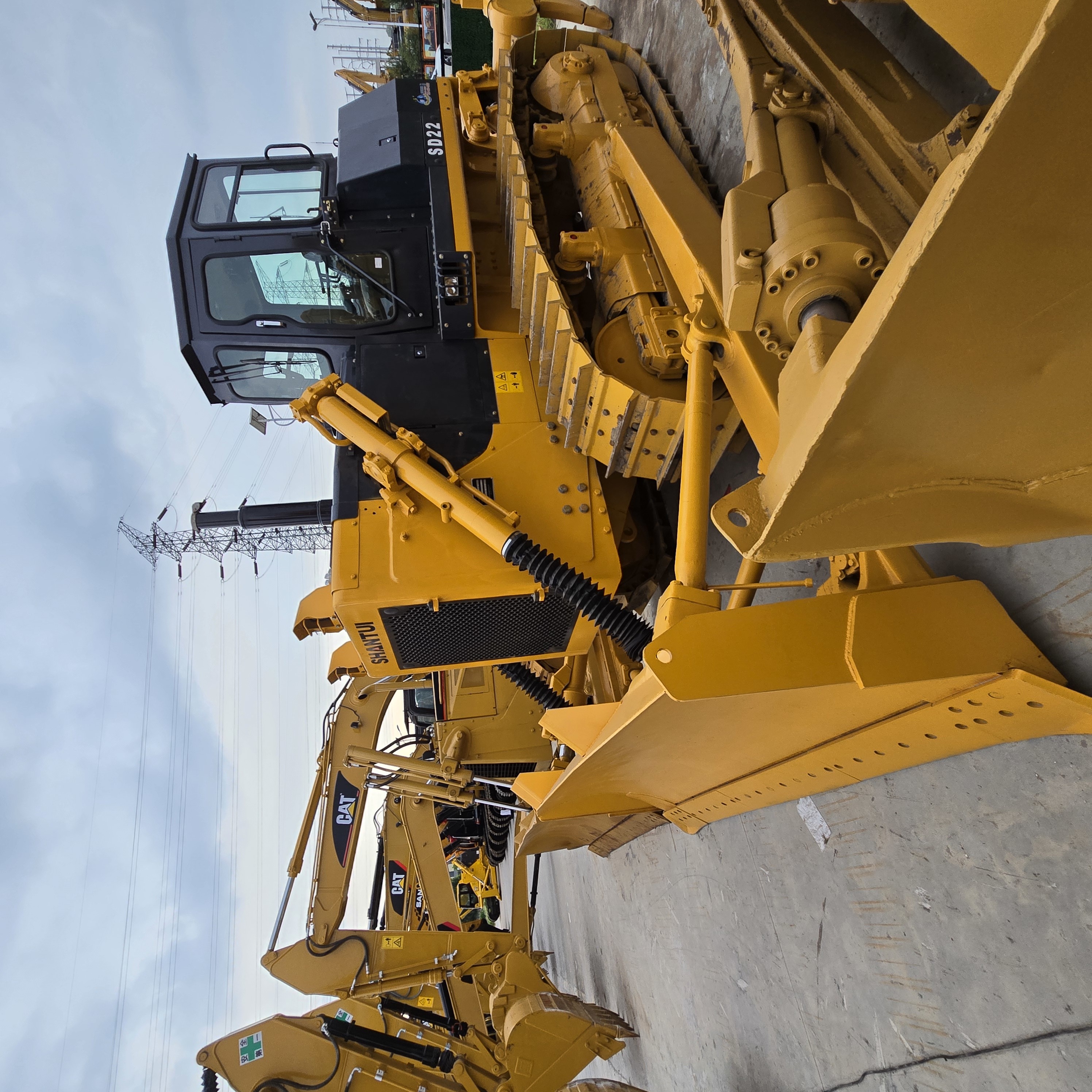 Used SHANTUI SD22 bulldozer on sale, Original SD 22 22tons medium hydraulic crawler dozer tractor with ripper in good condition
