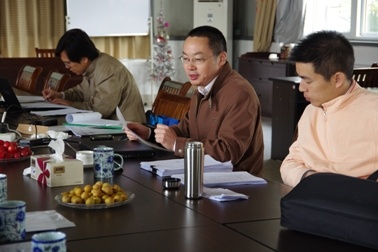 2013年4月20日-21日在江蘇省特種設(shè)備安全監(jiān)督檢驗研究院評審組組長徐曉丹的帶領(lǐng)下，江蘇省特種設(shè)備安全監(jiān)督檢驗研究院評審組成員吳勝平、沈劍雷等三位專家組成的鑒定評審小組，對我公司的壓力管道元件制造許可進行了四年換證現(xiàn)場評審。  評審小組本著“公平、公正、公開”的原則，分資源條件組、質(zhì)量保證體系組、產(chǎn)品安全性能組三個小組對我公司資源條件情況、質(zhì)量保證體系運行情況、產(chǎn)品性能情況進行全面、詳細地審核。深入我公司各部門，各生產(chǎn)車間，對有關(guān)產(chǎn)品記錄、操作規(guī)程文件及作業(yè)指導(dǎo)書等資料和臺帳進行查閱和現(xiàn)場抽查。  經(jīng)過兩天的現(xiàn)場審核，評審組專家一致認為我公司的資源條件是充足的，體系能夠正常運行，產(chǎn)品性能能夠滿足要求，同時評審組專家也提出了不足之處，指出的不合格項要求公司盡快進行整改，爭取早日整改通過，取得新證書。