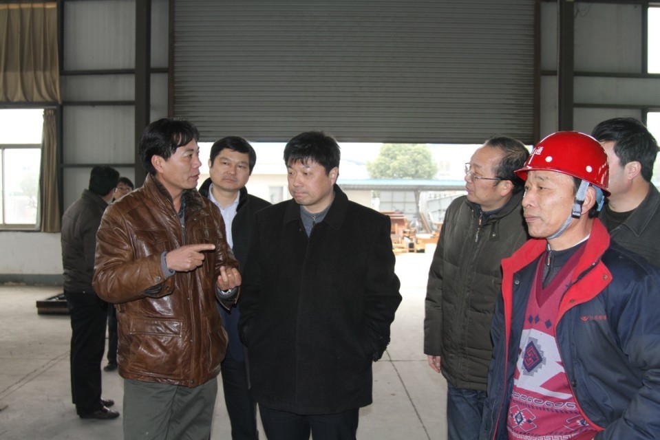   3月8日下午，市委書記程希率領市經信委、科技局等部門負責人，來我公司調研指導。         在我公司，程希一行深入生產和項目建設一線，詳細詢問今年生產經營及技改、擴建項目推進等情況，了解企業(yè)發(fā)展面臨的困難，為推動企業(yè)又好又快發(fā)展出謀劃策。調研中，程希對企業(yè)向好的生產經營形勢給予肯定，希望企業(yè)積極開拓新市場，推進轉型升級，提高產品科技含量，不斷提升核心競爭力，促進高效快速發(fā)展；圍繞全年發(fā)展目標，積極開發(fā)新產品、新項目，全力推動產品提檔升級。  