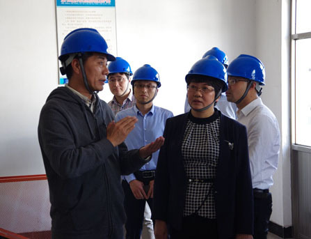 最后，陸永進(jìn)副主席希望，市各有關(guān)部門要進(jìn)一步加大力度，營造企業(yè)家創(chuàng)業(yè)發(fā)展的良好氛圍；要強(qiáng)化服務(wù)，為企業(yè)健康發(fā)展創(chuàng)造更優(yōu)環(huán)境。各位企業(yè)家要進(jìn)一步強(qiáng)化推動企業(yè)發(fā)展和社會責(zé)任履行的責(zé)任擔(dān)當(dāng)，為我市經(jīng)濟(jì)社會發(fā)展作出更多更大貢獻(xiàn)。